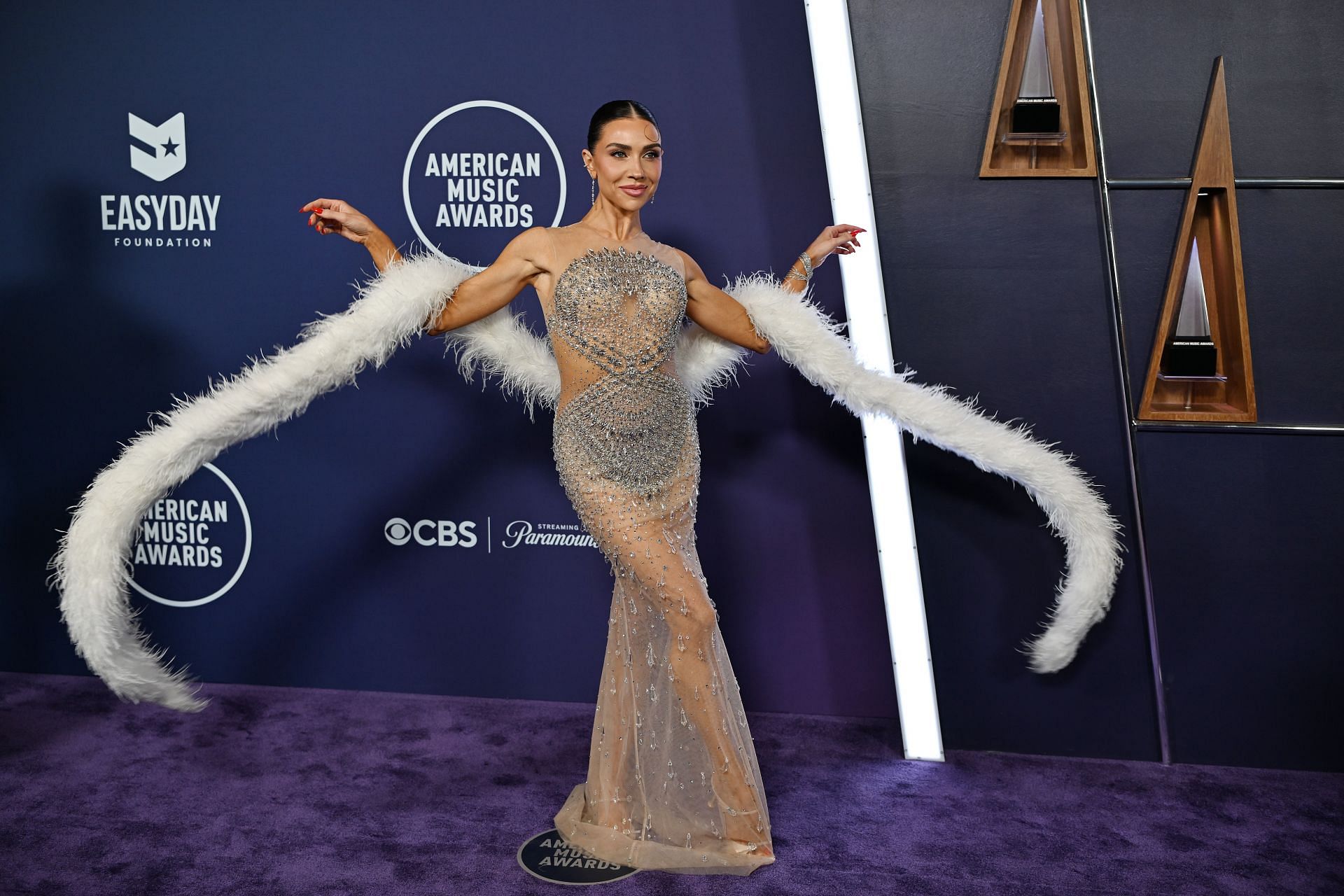 Johnson at the 2025 American Music Awards red carpet (Image via Getty)